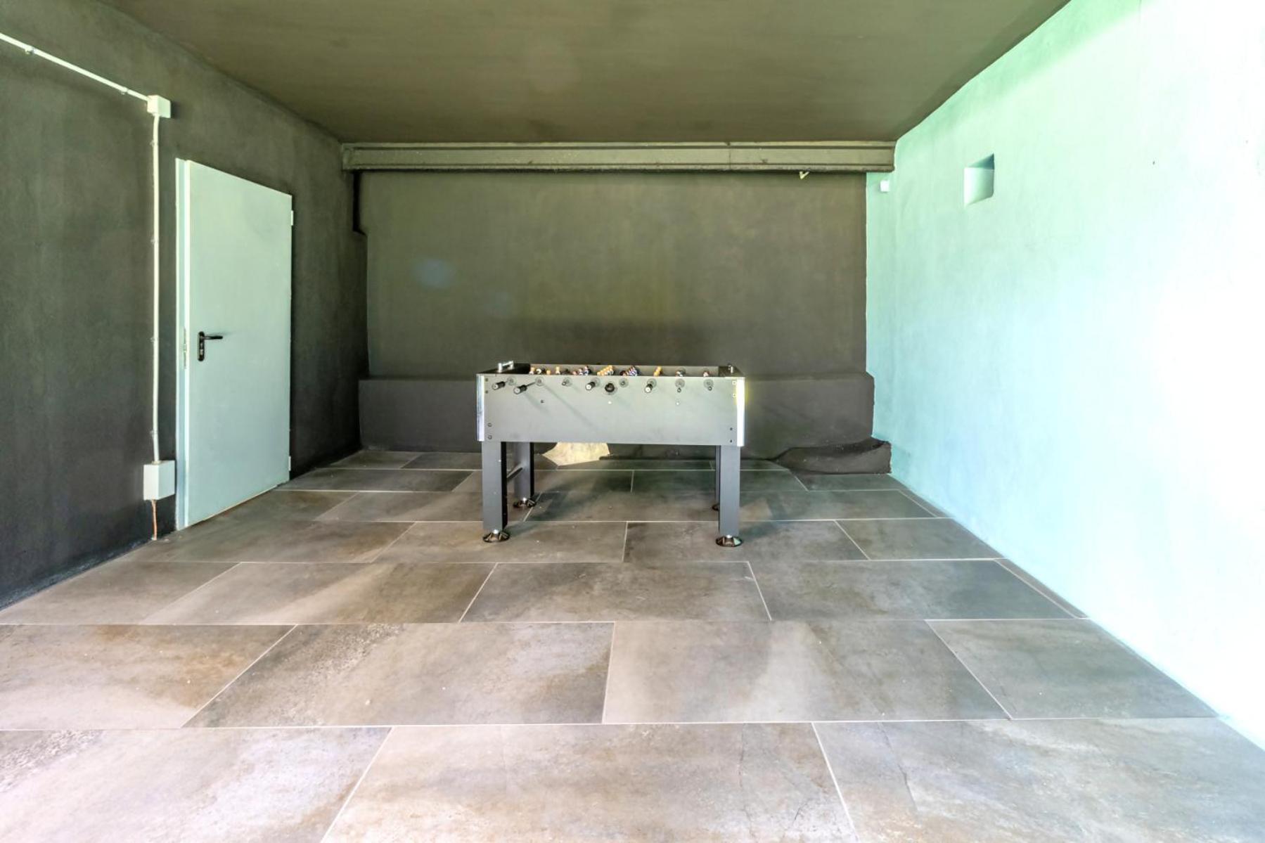 Black House Sorprendente Casa Estilo Industrial Olot Exterior foto
