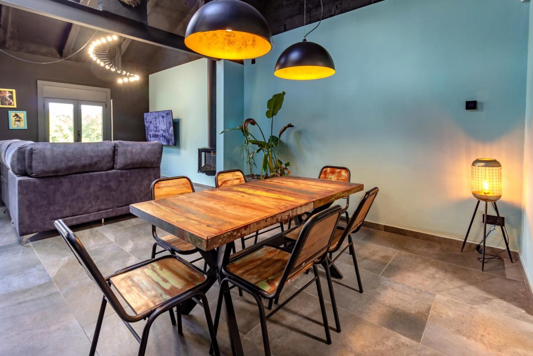 Black House Sorprendente Casa Estilo Industrial Olot Exterior foto