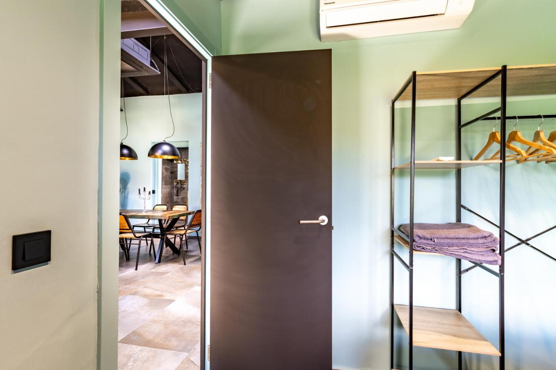 Black House Sorprendente Casa Estilo Industrial Olot Exterior foto