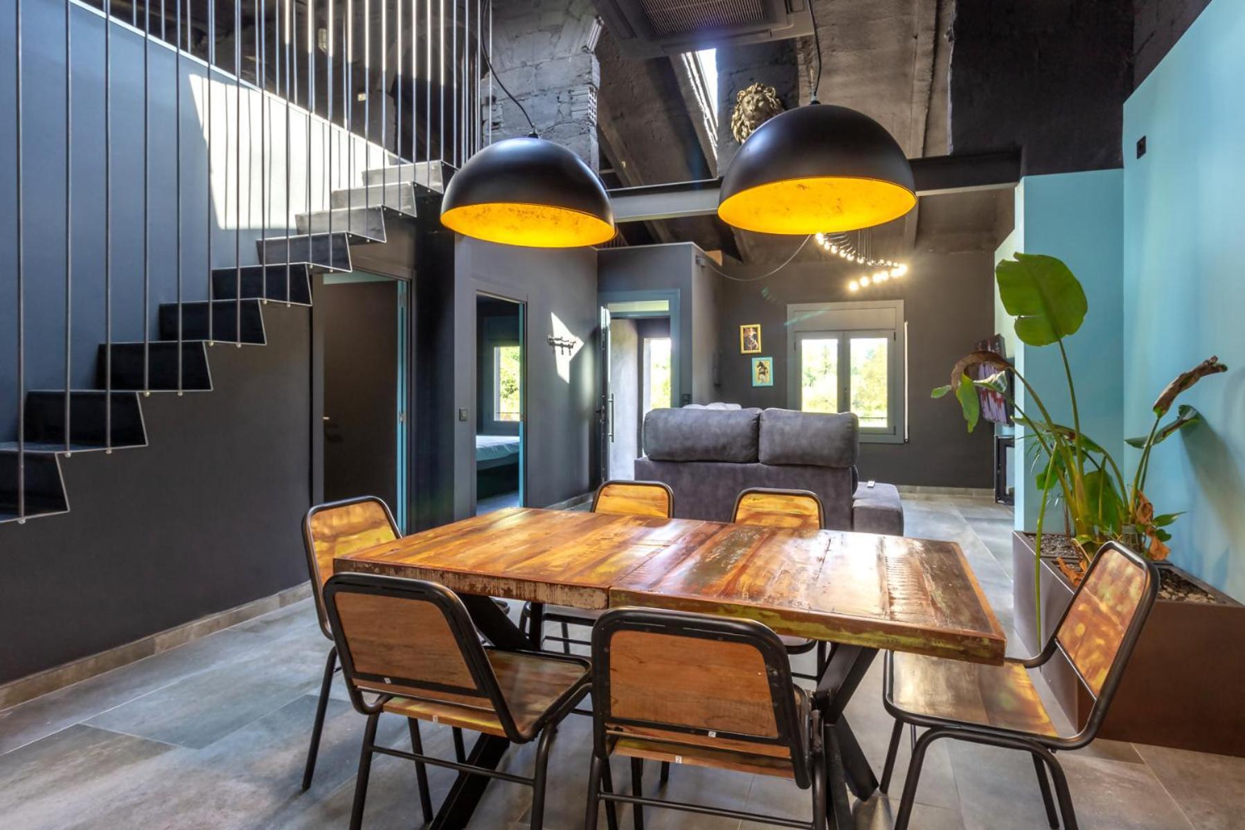 Black House Sorprendente Casa Estilo Industrial Olot Exterior foto