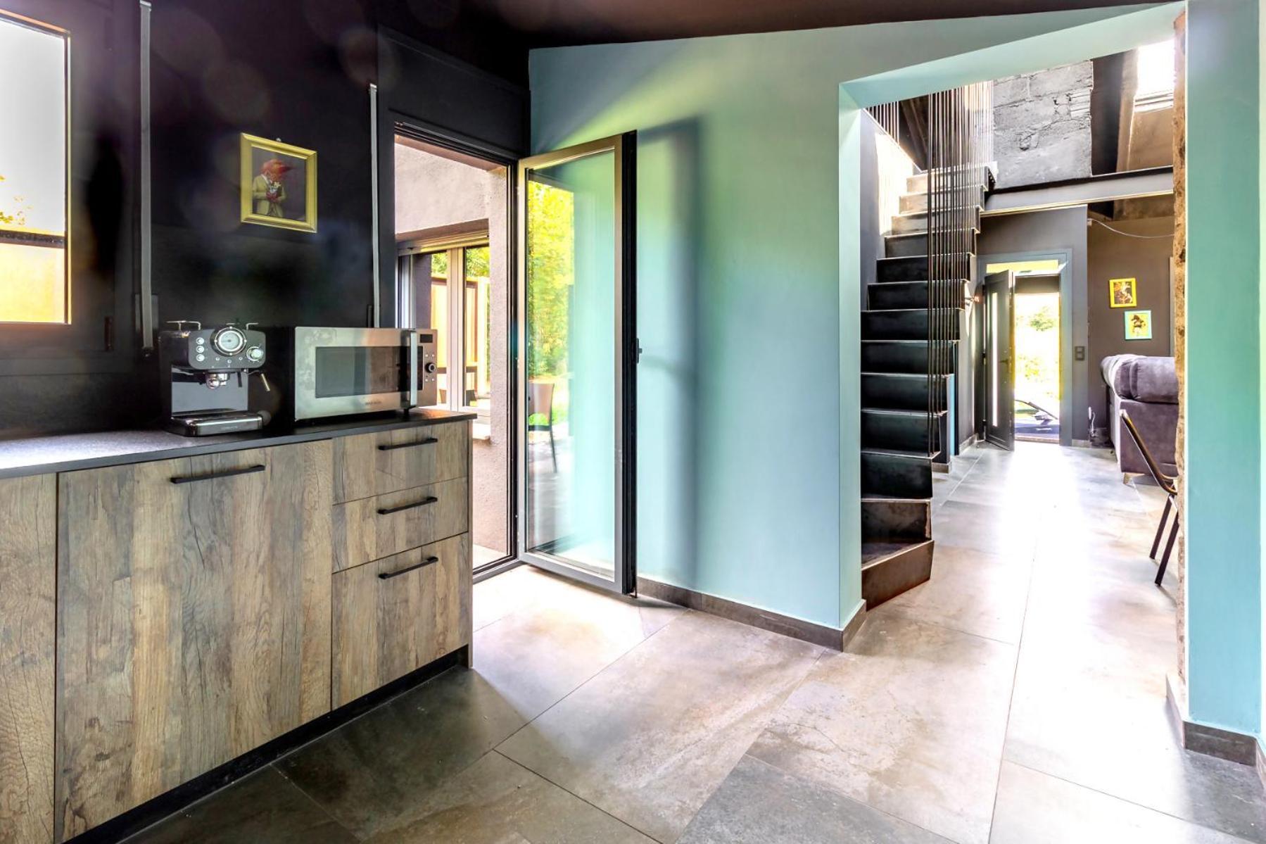 Black House Sorprendente Casa Estilo Industrial Olot Exterior foto
